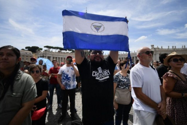 Oblasti v Nikaragvi izpustile dva škofa in duhovnike